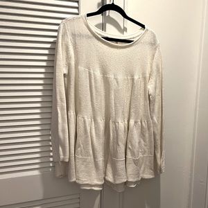 Tiered white sweater from Altar’d State, size small.